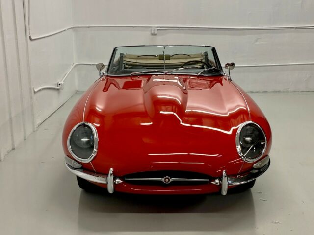 Jaguar E-Type 1962 image number 25