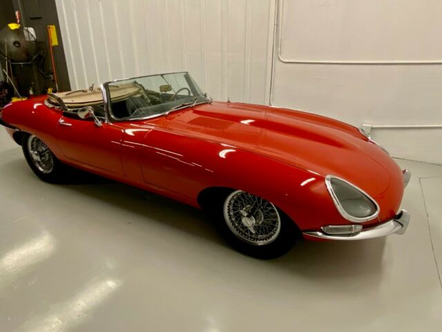 Jaguar E-Type 1962 image number 26