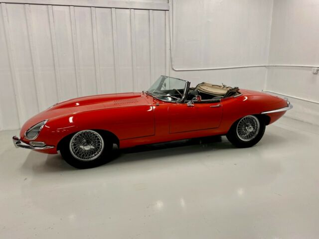 Jaguar E-Type 1962 image number 31