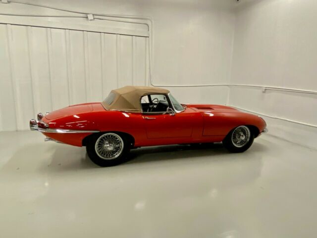 Jaguar E-Type 1962 image number 32