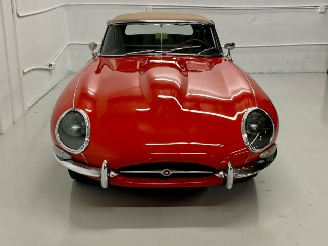 Jaguar E-Type 1962 image number 36