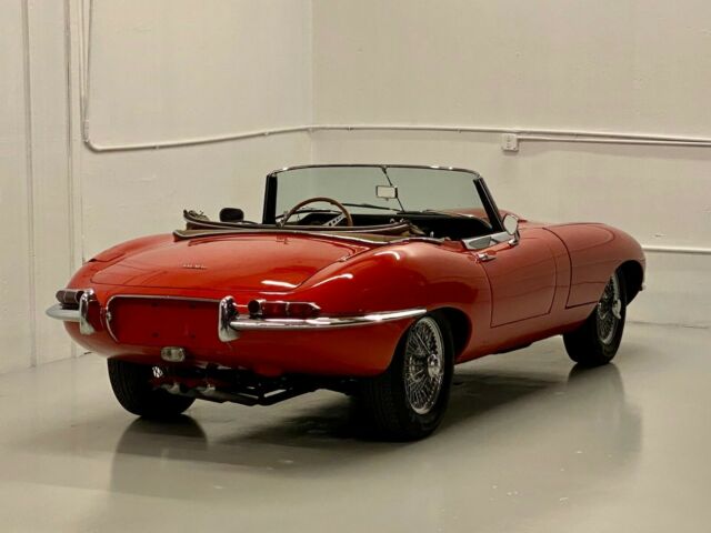 Jaguar E-Type 1962 image number 6