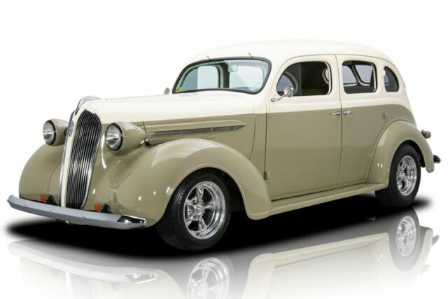 Plymouth Custom 1937 image number 24