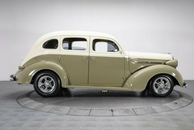 Plymouth Custom 1937 image number 32