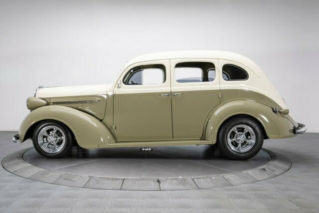 Plymouth Custom 1937 image number 33