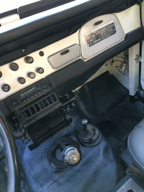 Toyota Land Cruiser 40 1977 image number 33