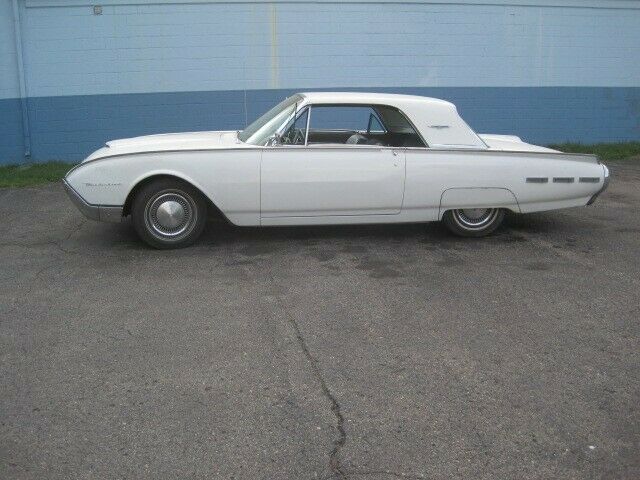 Ford Thunderbird 1962 image number 0