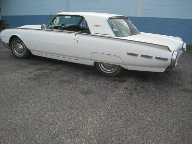 Ford Thunderbird 1962 image number 1