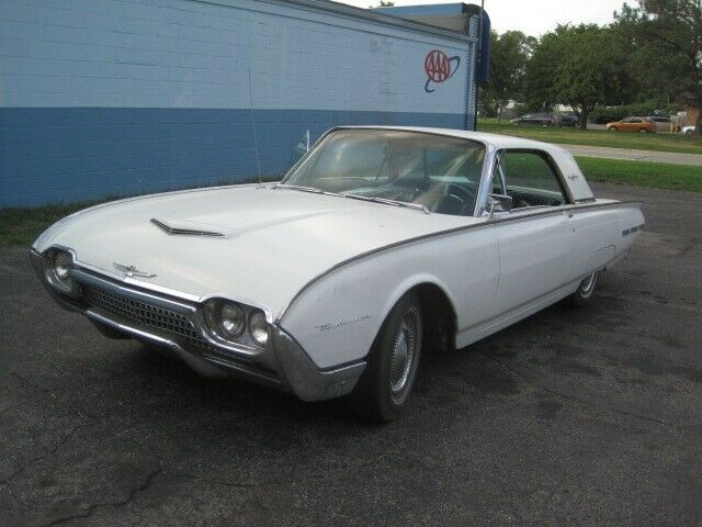 Ford Thunderbird 1962 image number 17