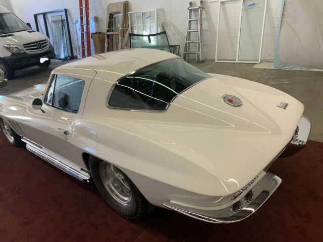 Chevrolet Corvette 1965 image number 15