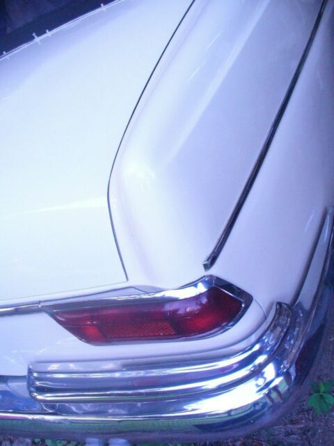 Mercedes-Benz 200-Series 1967 image number 32