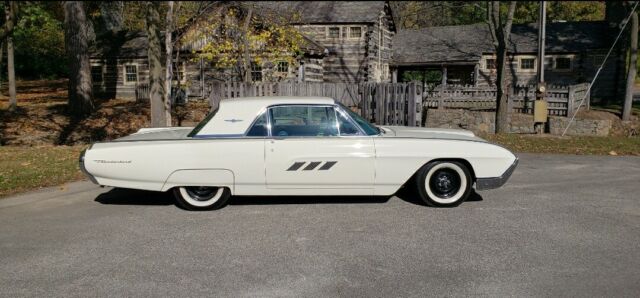 Ford Thunderbird 1963 image number 1