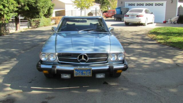 Mercedes-Benz SL-Class 1975 image number 2