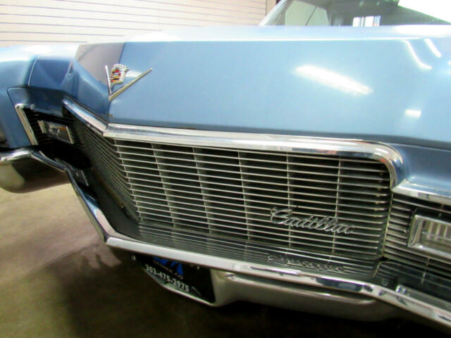 Cadillac Sedan 1968 image number 19