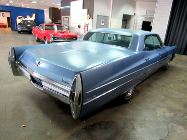 Cadillac Sedan 1968 image number 4