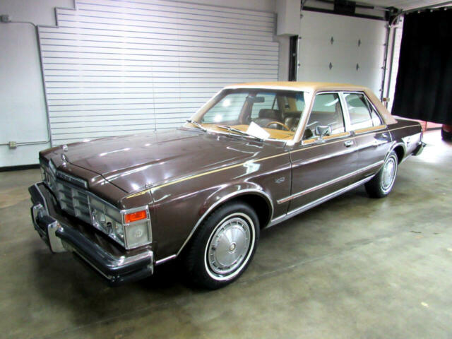 Chrysler LeBaron 1978 image number 0