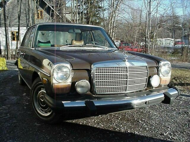 Mercedes-Benz 300D 1975 image number 0