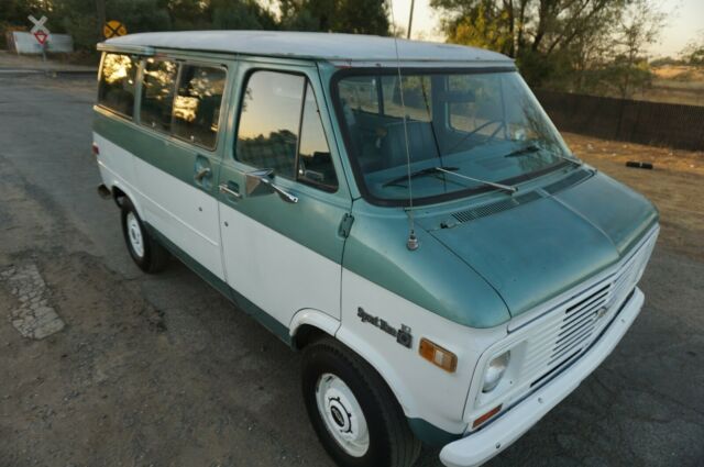 Chevrolet G20 Van 1977 image number 1