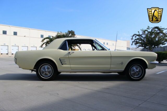 Ford Mustang 1966 image number 18