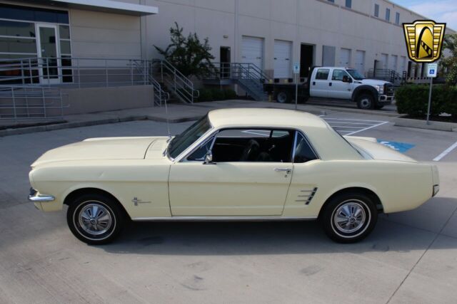 Ford Mustang 1966 image number 29