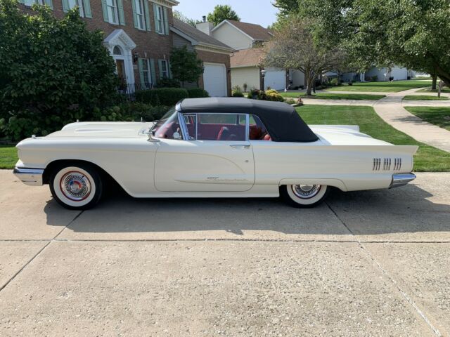 Ford Thunderbird 1960 image number 18