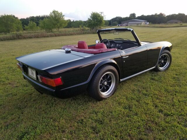 Triumph TR-6 1974 image number 2