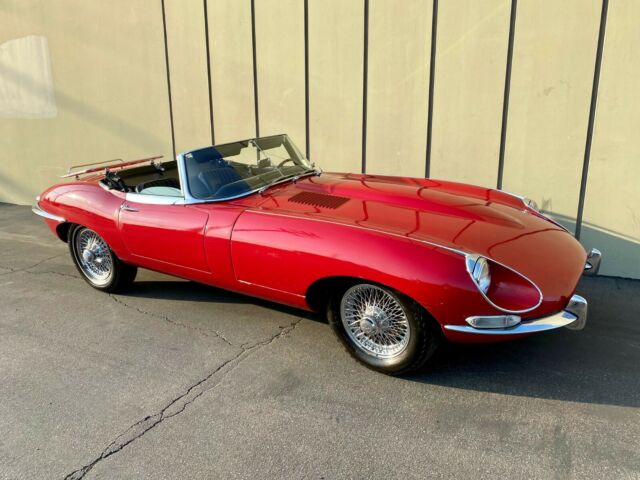 Jaguar E-Type 1968 image number 1