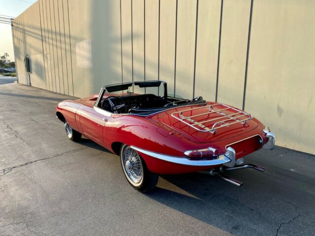 Jaguar E-Type 1968 image number 12