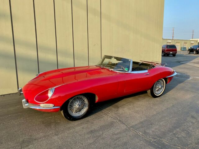 Jaguar E-Type 1968 image number 14