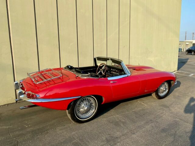 Jaguar E-Type 1968 image number 29