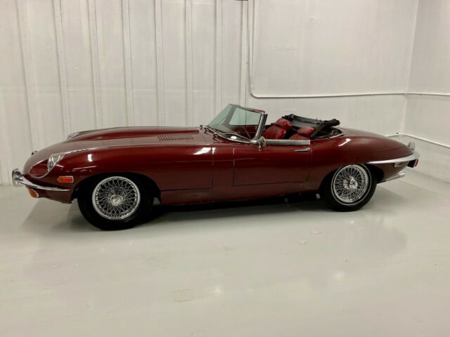 Jaguar E-Type 1970 image number 15