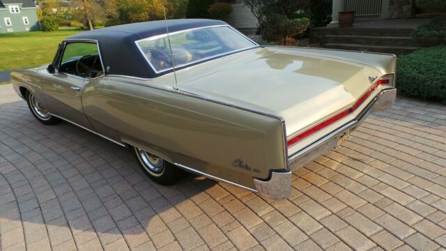 Buick Electra 1967 image number 2