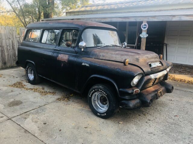 GMC Suburban 1957 image number 0