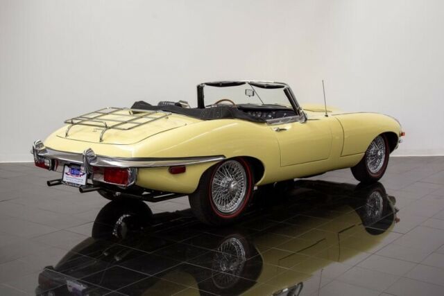 Jaguar E-Type 1969 image number 3