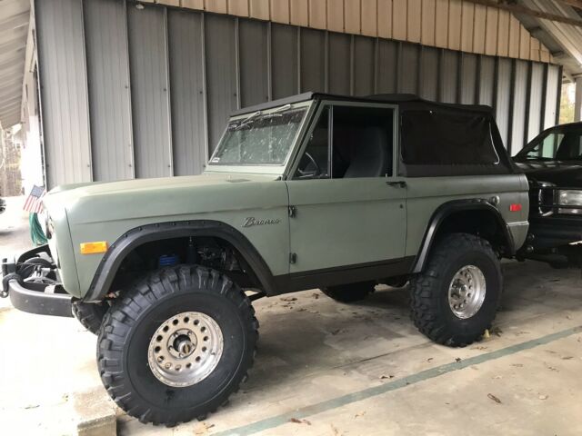 Ford Bronco 1975 image number 2