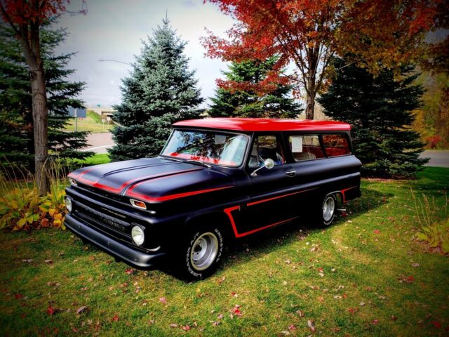 Chevrolet Suburban 1966 image number 2