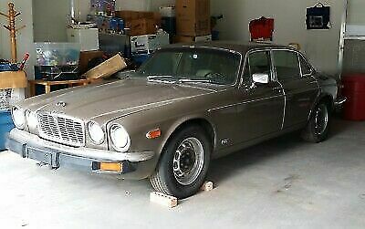 Jaguar XJ6L 1976 image number 0