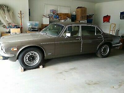 Jaguar XJ6L 1976 image number 1