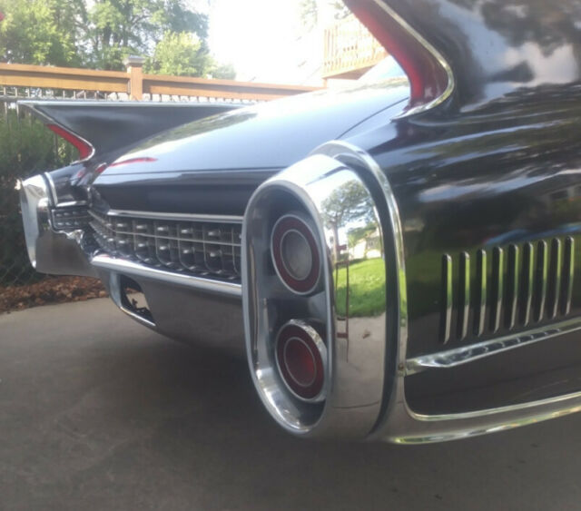 Cadillac Fleetwood 1960 image number 1