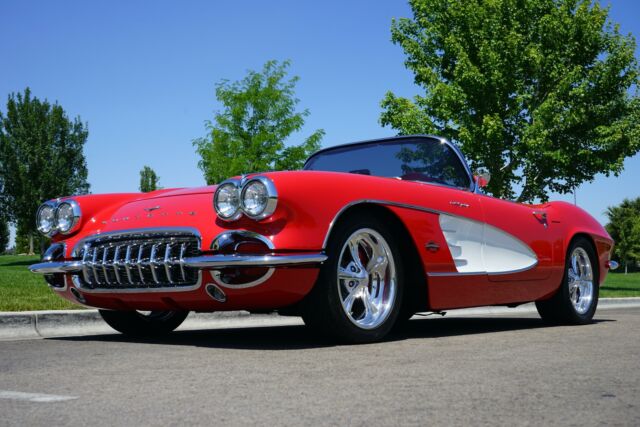 Chevrolet Corvette 1961 image number 15