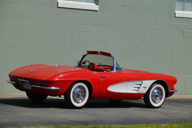 Chevrolet Corvette 1961 image number 0