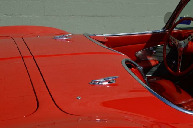 Chevrolet Corvette 1961 image number 7