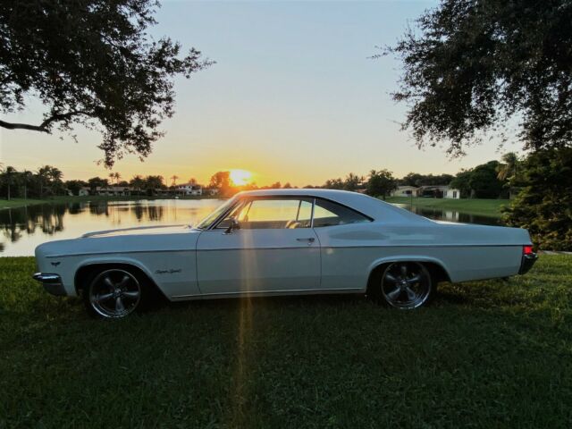 Chevrolet Impala 1966 image number 0