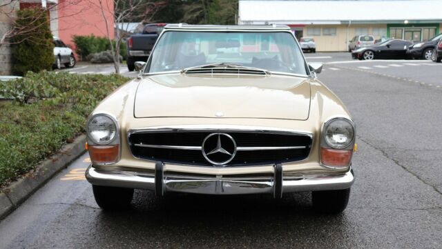 Mercedes-Benz SL-Class 1971 image number 28