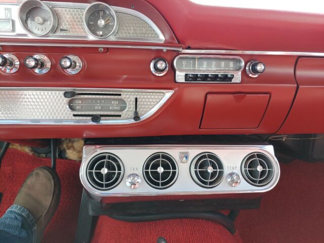 Ford Galaxie 500 1962 image number 38