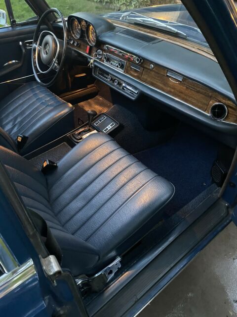 Mercedes-Benz 280SE 1973 image number 6