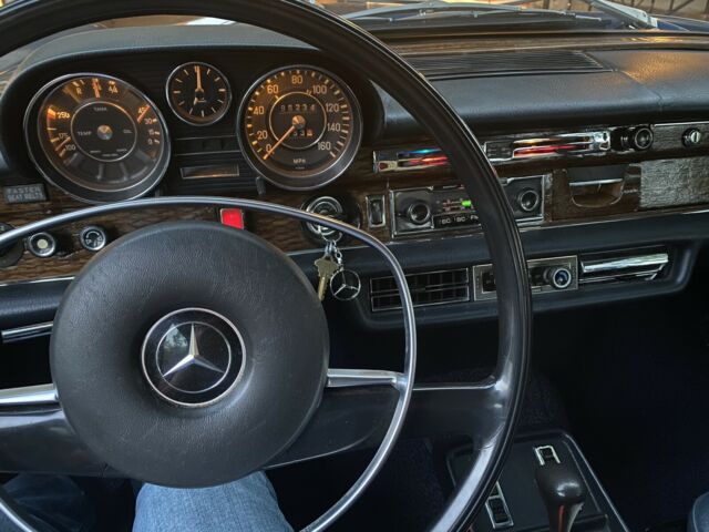 Mercedes-Benz 280SE 1973 image number 7