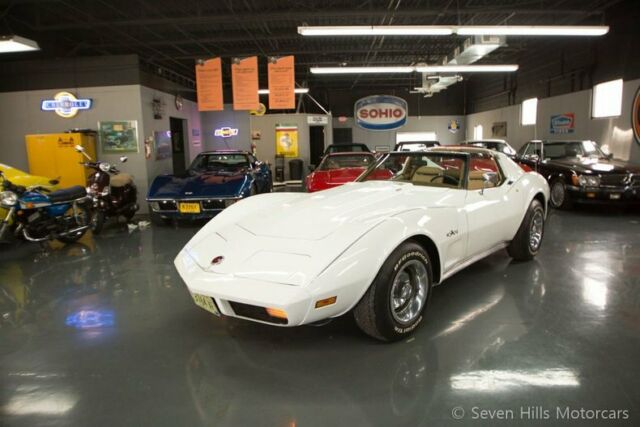 Chevrolet Corvette 1974 image number 1