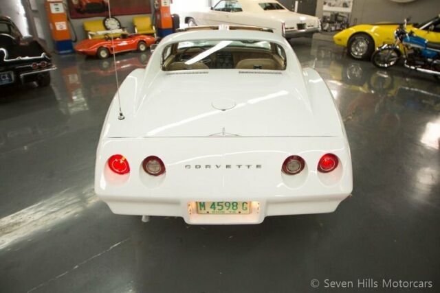 Chevrolet Corvette 1974 image number 23