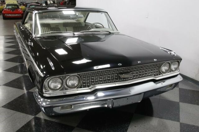 Ford Galaxie 1963 image number 18